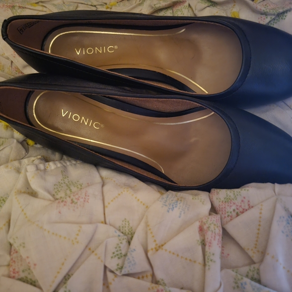 Vionic Shoes - Vionic Women's Elegant Black LEATHER Pumps Size 8 NWOT